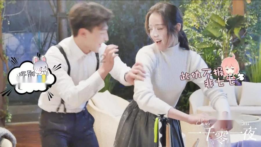 逃离黑与白的房间