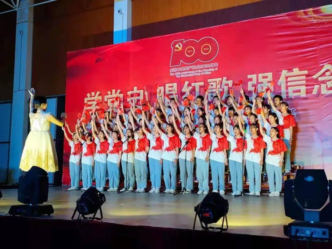 铺天盖地是形容人物品质的吗？