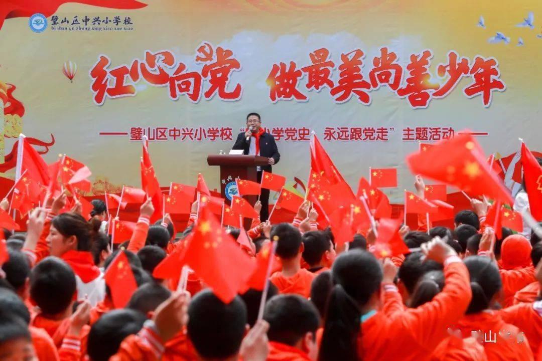 加快完善山区交通路网