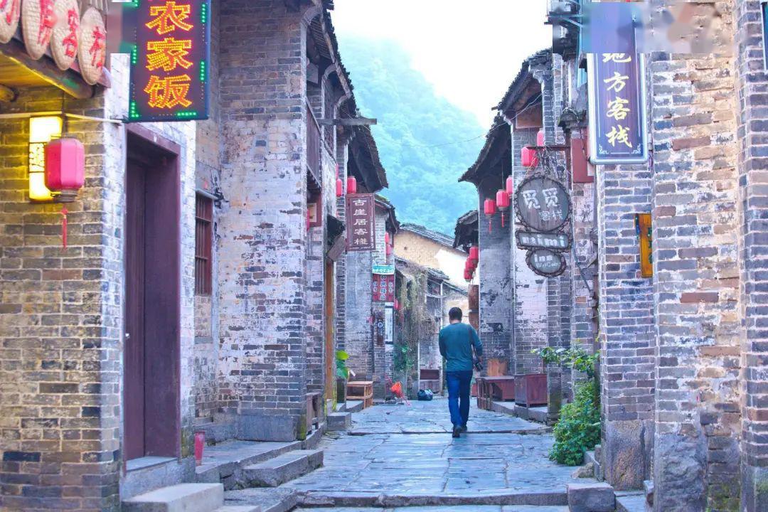 努力向上的铁球