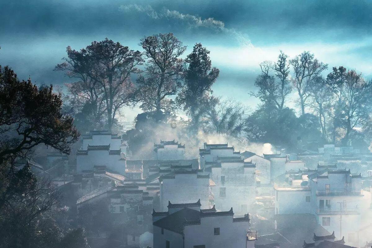 梦见我和老爸动坟头的土，然后骨灰缸就自然炸烈了，什么预兆？游戏画面
